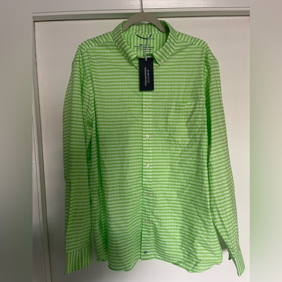 NWT Vineyard Vines Performance Button Down - Picture 1 of 3